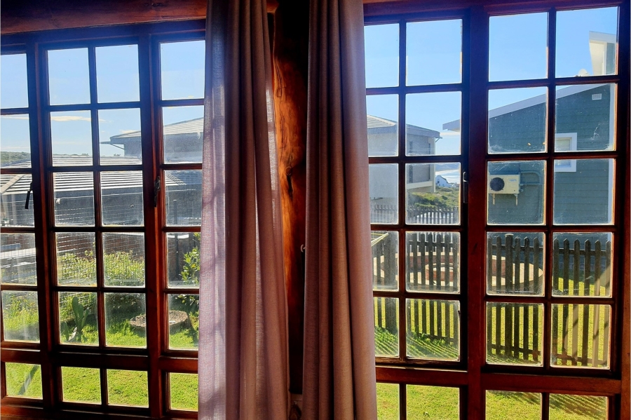 3 Bedroom Property for Sale in Boggomsbaai Western Cape